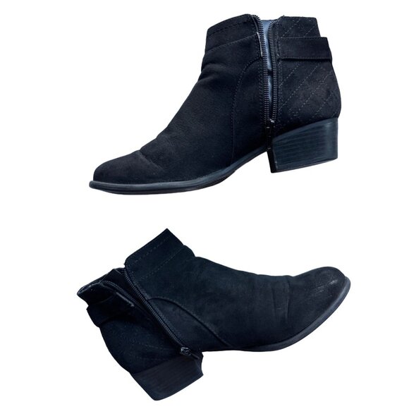 Unisa Unpiera Black Ankle Bootie Faux Suede Side Zip Silver Hardware Size 7.5 - Picture 2 of 11